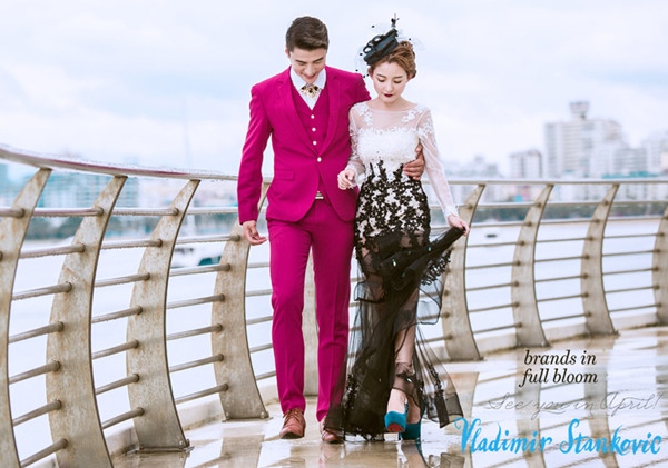 ST014- **พร้อมส่งค่ะ**สูทผู้ชายสีชมพูเข้มแขนยาว พร้อมกางเกง ชุดสูทเจ้าบ่าว สูทแฟนซี ถ่ายพรีเวดดิ้ง & ชุดแต่งงานแฟนซี (Fancy wedding dress) สูทผู้ชายสีชมพูเข้ม