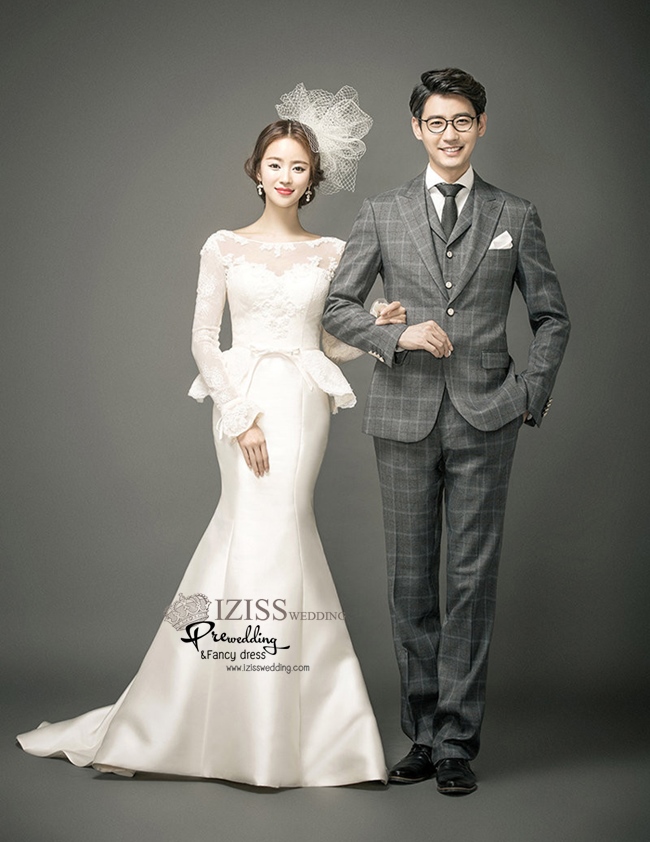 PW430- **พรีออเดอร์งเฉพาะชุดผู้หญิงค่ะ**ชุดคู่ถ่ายพรีเวดดิ้ง (prewedding dress) & ชุดแต่งงานแฟนซี (Fancy wedding dress)ชายหญิง "ธีมสีขาว"