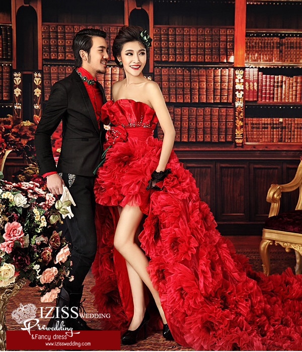 PW341-**พรีออเดอร์**ชุดคู่ถ่ายพรีเวดดิ้ง (prewedding dress) & ชุดแต่งงานแฟนซี (Fancy wedding dress)ชายหญิง "ธีมสีแดง-ดำ"