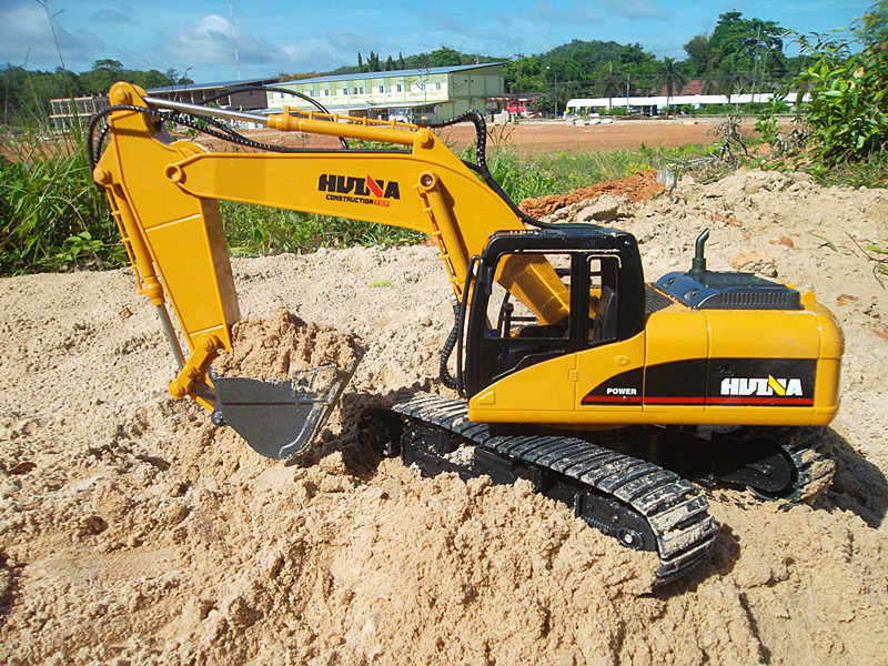 แม็คโครบังคับขนาดใหญ่ 16 ch / HM-350 KOMATSU