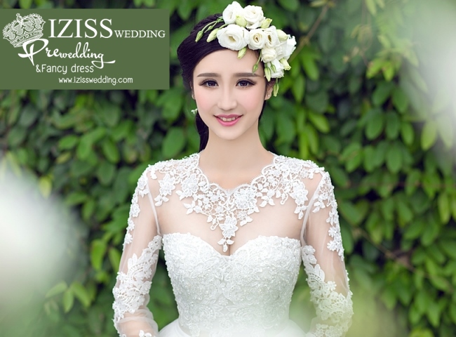 ฺBRL004 **พรีออเดอร์**ชุดแต่งงานสีขาวแขนยาวซีทรูช่วงอกสวยหวาน ประดับลูกไม้ลวดลายหรูหรา พร้อมเข็มขัดรูปโบว์ ต่อด้วยกระโปรงบานฟรุ้งฟริ้ง สวยงามดุจเจ้าหญิง