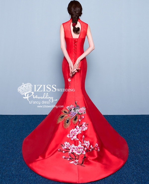 PW448- **พรีออเดอร์สีแดงหางยาว**ชุดกี่เพ้ายาว ชุดยกน้ำชา ชุดถ่ายพรีเวดดิ้ง (prewedding dress) & ชุดแต่งงานแฟนซี (Fancy wedding dress) "ธีมสีแดง"