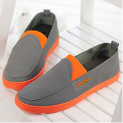 รองเท้าผ้าใบ พร้อมส่ง สีเทา ขอบส้ม Size 43 รองเท้าแฟชั่น สวมใส่สบาย สีสันสดใส ใส่เท่ห์มากๆค่ะ
