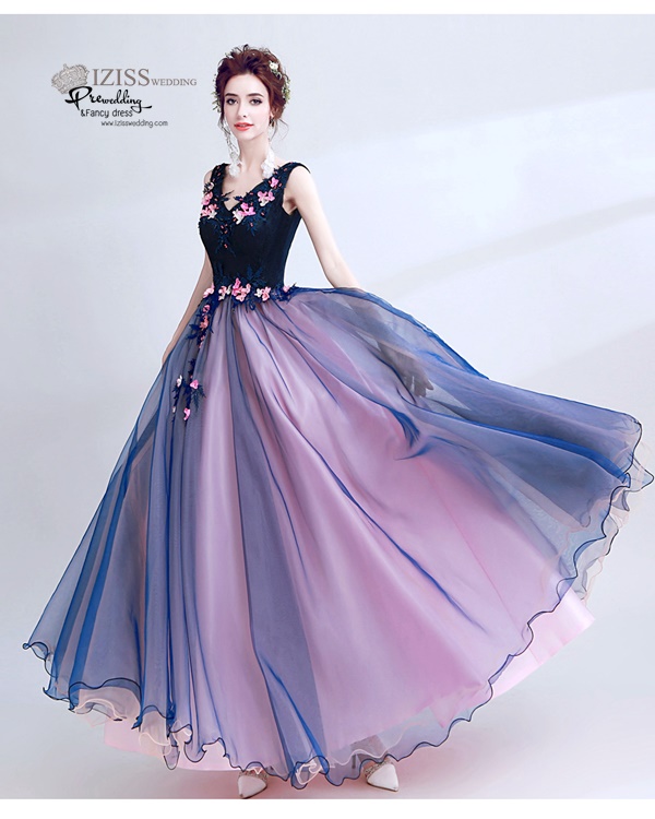 DL026 - **พรีออเดอร์** ชุดราตรี เดรสยาวออกงาน (Night party dresses) ชุดไปงานแต่งงานสวยๆ "ธีมสีน้ำเงินครามปักดอกชมพู "