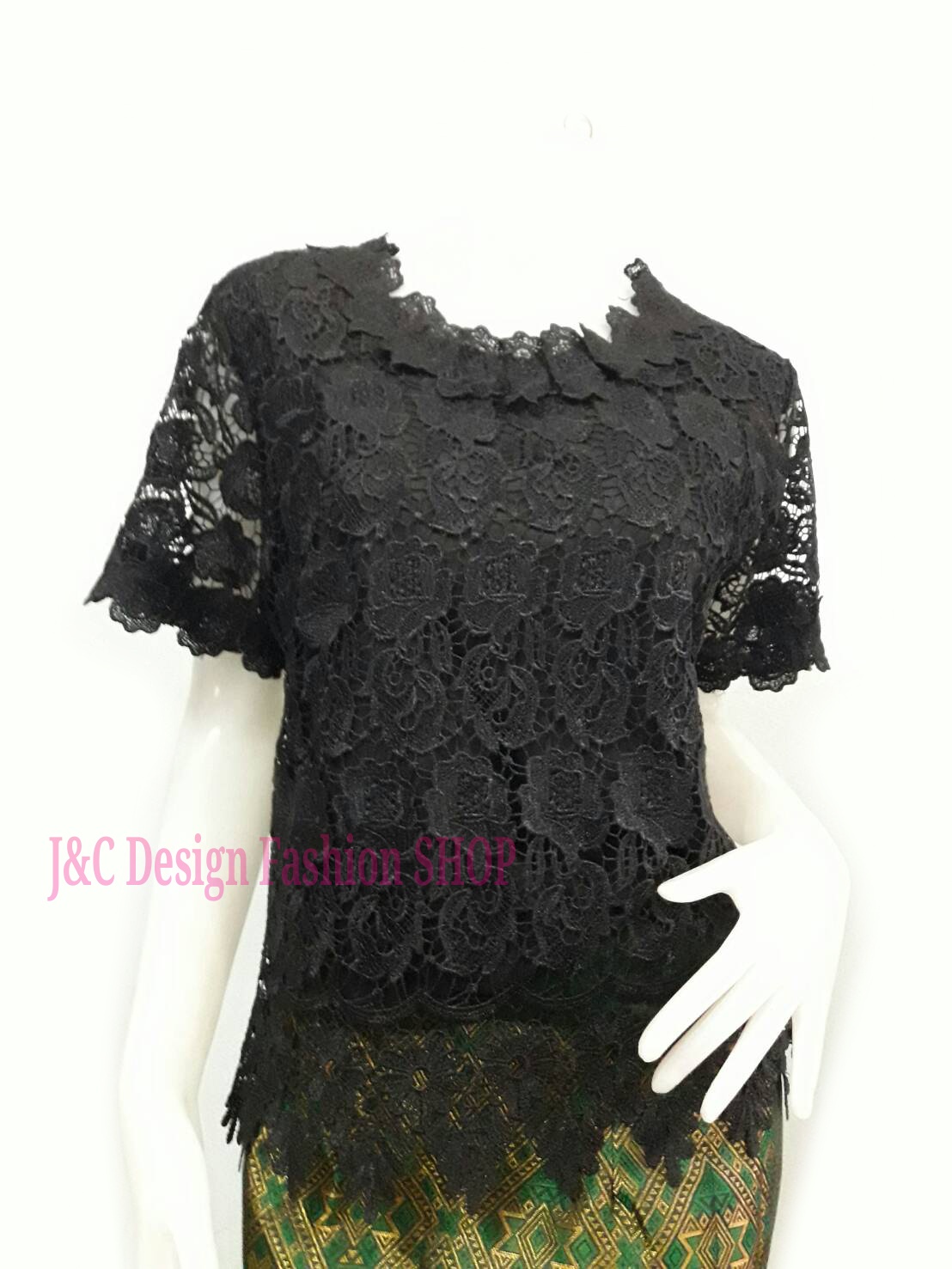 เสื้อลูกไม้สไตน์เกาหลีสีดำ เสื้อลูกไม้สไตน์วัยรุ่นสีดำ เสื้อผ้าไทยใส่กับผ้าซิ่น เสื้อผ้าฝ้ายใส่กับผ้าถุงสีชมพูกลีบบัว เสื้อใส่ผ้าซิ่น เสื้อลูกไม้พาดาแขนสั้นสีดำ