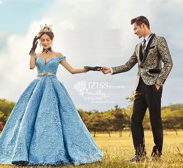 PW617- **พรีออเดอร์**ชุดแต่งงานแฟนซี ชุดเดรสสีฟ้า ชุดถ่ายพรีเวดดิ้ง (prewedding dress) & ชุดแต่งงานแฟนซี (Fancy wedding dress) "ธีมสีฟ้า"