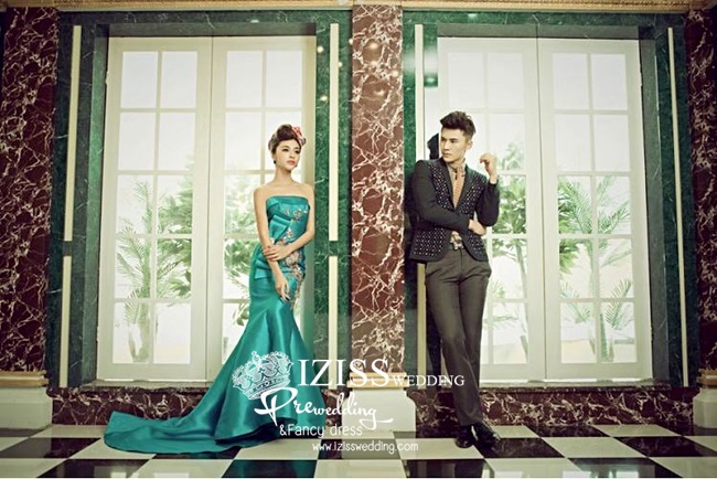 PW088 - **พรีออเดอร์**ชุดคู่ถ่ายพรีเวดดิ้ง (prewedding dress) & ชุดแต่งงานแฟนซี (Fancy wedding dress)ชายหญิง "ธีมสีเขียวมรกต-ดำ"