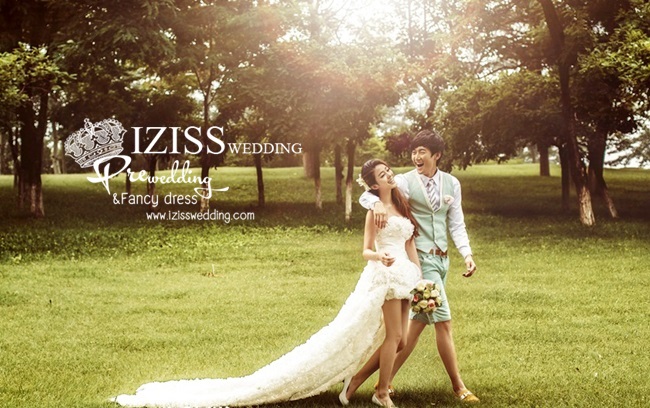 PW021 - **พรีออเดอร์ค่ะ** ชุดคู่ถ่ายพรีเวดดิ้ง (prewedding dress) & ชุดแต่งงานแฟนซี (Fancy wedding dress)ชายหญิง "ธีมสีขาว-เขียว"