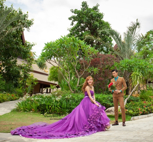 PW413- **พรีออเดอร์**ชุดถ่ายพรีเวดดิ้ง (prewedding dress) & ชุดแต่งงานแฟนซี (Fancy wedding dress)ชายหญิง "ธีมสีม่วง"