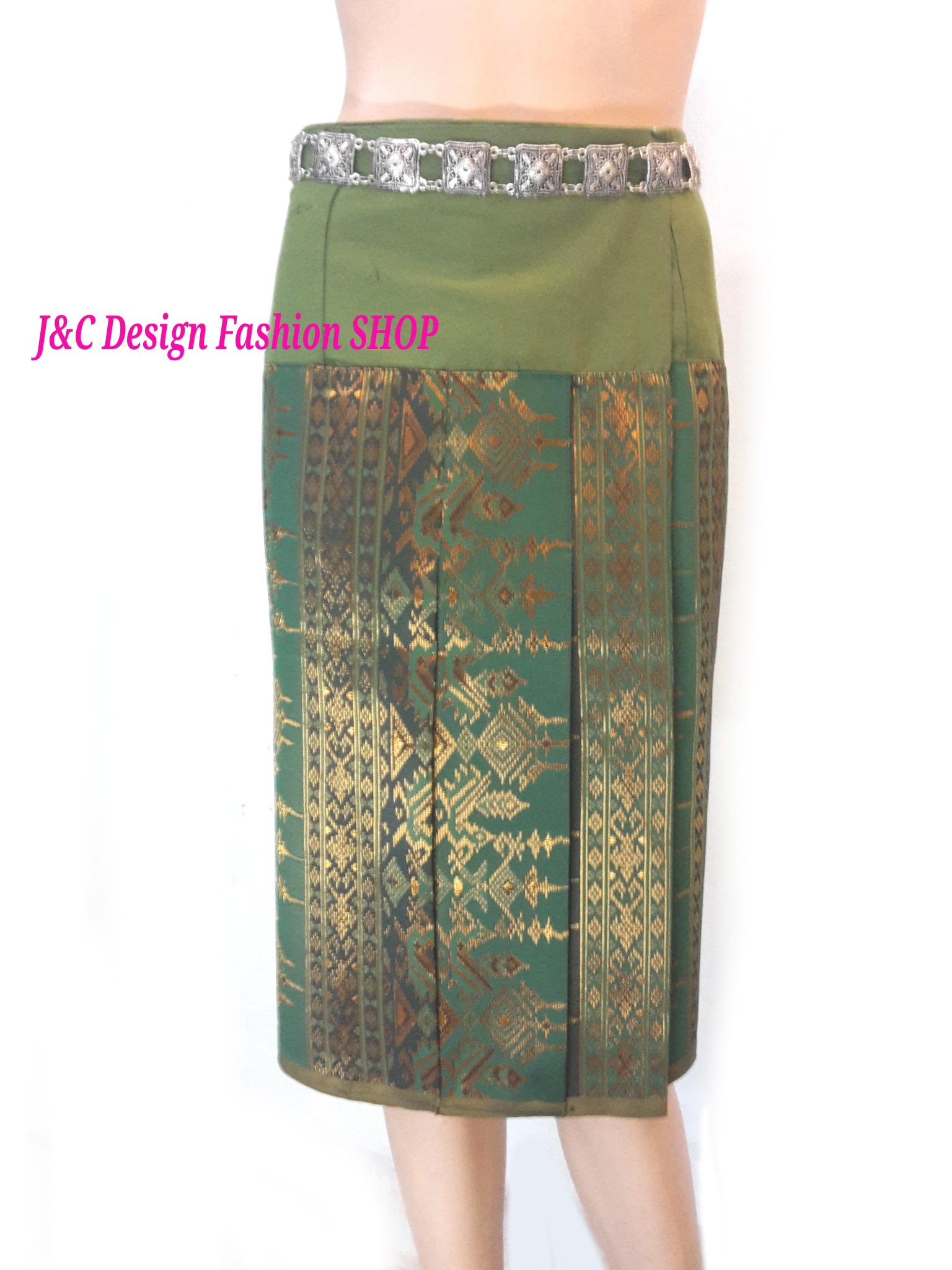 ผ้าถุงไหมแพรทิพย์สำเร็จรูป ผ้าถุงไหมแกมฝ้ายสำเร็จรูปตีนจก แบบป้ายเลื่อนตะขอ สีเขียวทองเมทอลลิค