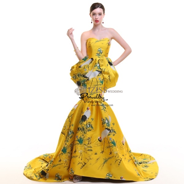 PW575- **พรีออเดอร์ค่ะ**ชุดจีน กี่เพ้าประยุกต์ ชุดถ่ายพรีเวดดิ้ง (prewedding dress) & ชุดแต่งงานแฟนซี (Fancy wedding dress)ชายหญิง "ธีมสีเหลืองทอง"