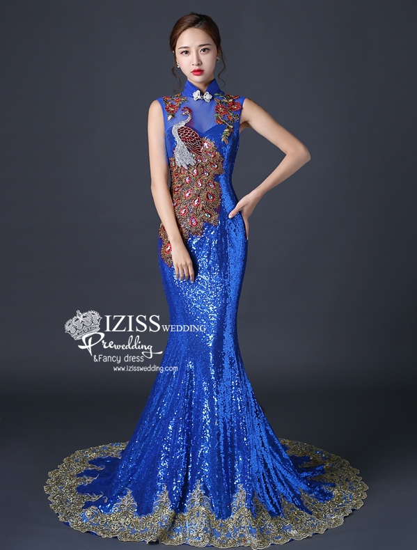 PW531 - **พรีออเดอร์มีสีชมพู แดง เขียวและสีน้ำเงินค่ะ** ชุดกี่เพ้าเลื่อมสีชมพูแขนสั้นประดับลายนกยูง ชุดยกน้ำชา ชุดคู่ถ่ายพรีเวดดิ้ง (prewedding dress) & ชุดแต่งงานแฟนซี (Fancy wedding dress)ชายหญิง "ธีมสีชมพู"