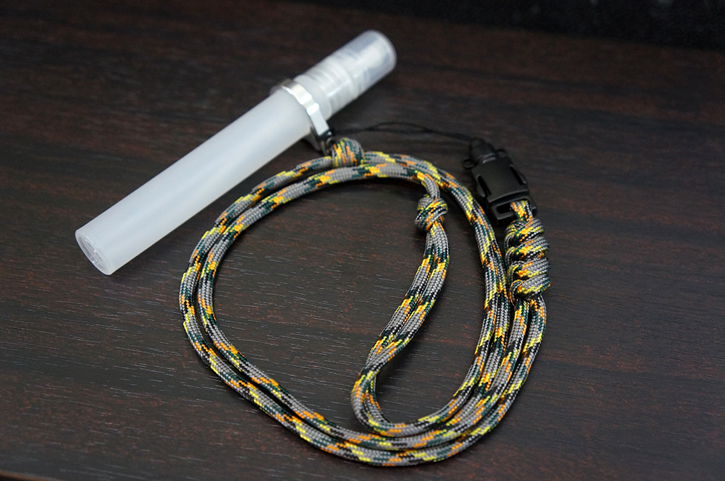 ลายใหม่ สายคล้องคอเชือก Paracord 550 พร้อมตัวแขวนCNC กับ ขวดสเปรย์ ขนาดพกพา 10ml