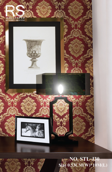 วอลเปเปอร์ ลายหลุยส์สีน้ำตาลทอง พื้นสีแดง No.STL-J30