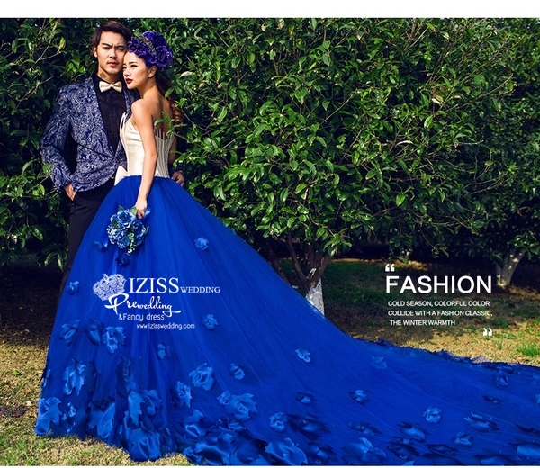 PW488- **พรีออเดอร์เฉพาะชุดผู้หญิง**ชุดแต่งงานแฟนซี ชุดเดรสสีขาวสลับสีน้ำเงิน ชุดถ่ายพรีเวดดิ้ง (prewedding dress) & ชุดแต่งงานแฟนซี (Fancy wedding dress) "ธีมสีน้ำเงิน"