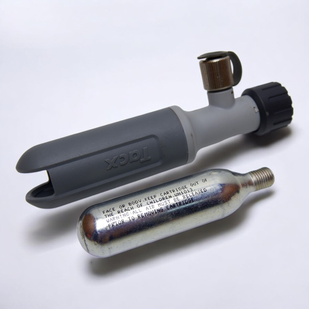 Tacx CO2 Inflator + 16g Threaded Cartridge ที่สูบลมยางจักรยาน CO2 แบบพกพา ของแท้ เติมเร็ว น้ำหนักเบา