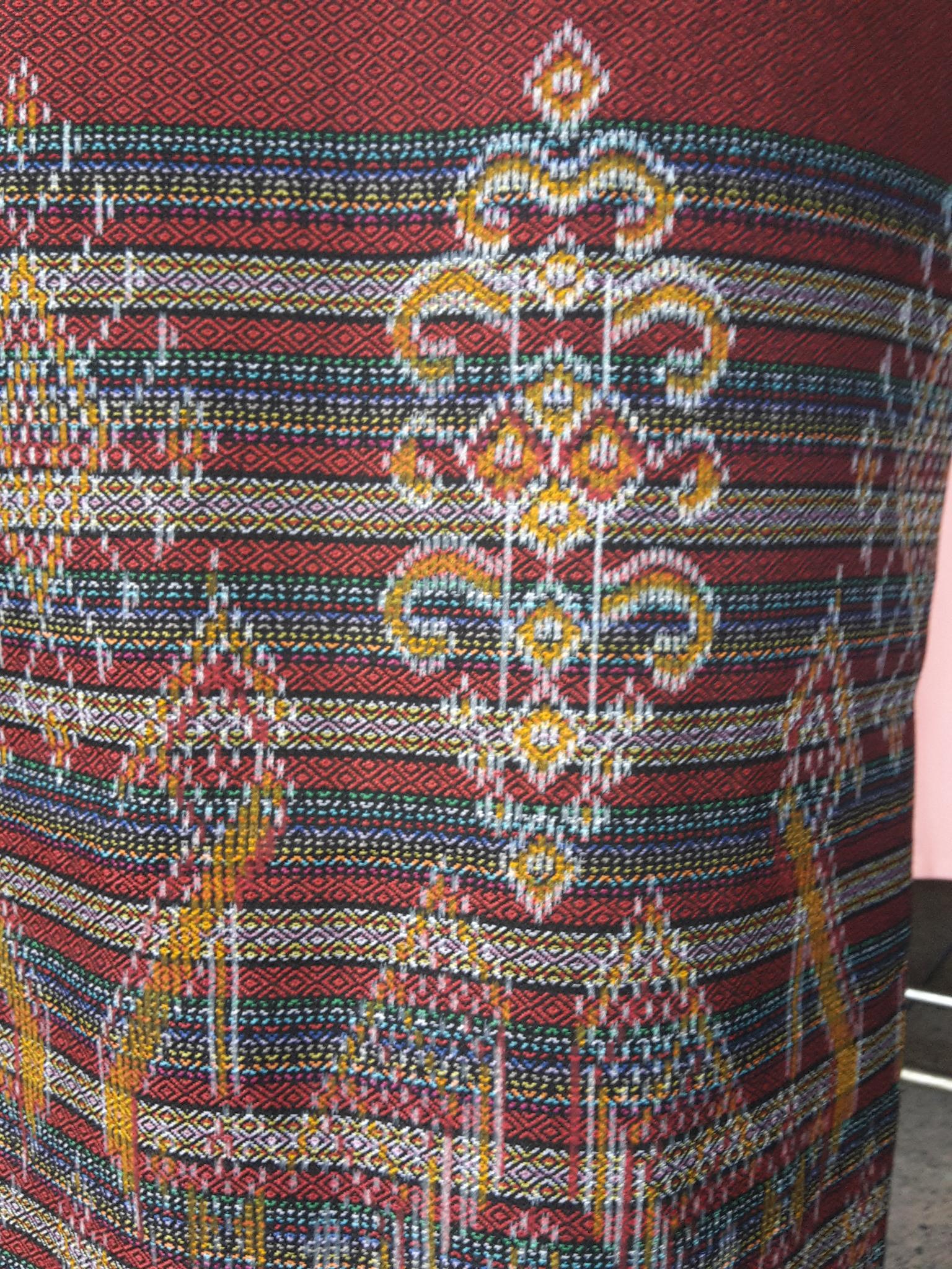 ผ้าถุงตัดสำเร็จแบบป้ายเลื่อนตะขอลายนกยุง ผ้าถุงสำเร็จรูปมัดหมี่ลายนกยุง ผ้าฝ้ายมัดหมี่ตีนแดงสี่ตะกรอตัดสำเร็จลายนกยุงลายลูกแก้วในตัว พร้อมส่ง