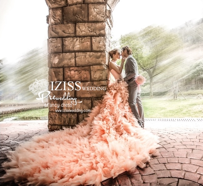 PW252 - **พร้อมส่งทั้งเซ็ท** ชุดคู่ถ่ายพรีเวดดิ้ง (prewedding dress) & ชุดแต่งงานแฟนซี (Fancy wedding dress)ชายหญิง "ธีมสีส้ม"