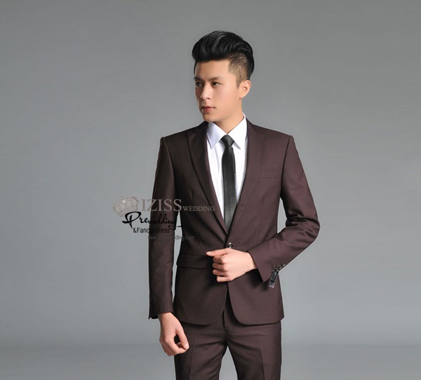 ST045- **พรีออเดอร์**สูทผู้ชายสีน้ำตาลเข้มแขนยาว พร้อมกางเกงสีขาว ชุดสูทเจ้าบ่าว สูทแฟนซี ถ่ายพรีเวดดิ้ง & ชุดแต่งงานแฟนซี (Fancy wedding dress) สูทผู้ชายสีน้ำตาลเข้ม