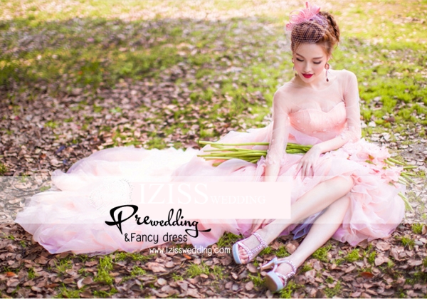 PW295-**พร้อมส่งเฉพาะผู้หญิง**ชุดคู่ถ่ายพรีเวดดิ้ง (prewedding dress) & ชุดแต่งงานแฟนซี (Fancy wedding dress)ชายหญิง "ธีมสีชมพู"
