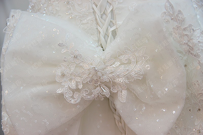 BRL017 **พรีออเดอร์**ชุดแต่งงานหรูหราประดับดอกไม้ผสมเพชรและคริสตัล สวยงามดุจเจ้าหญิง