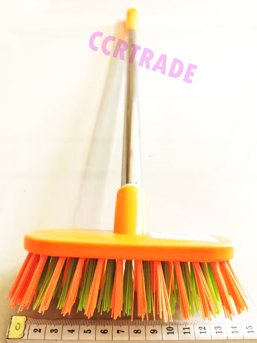 แปรงขัดพื้นสีสด ด้ามสแตนเลส 49 ซม.