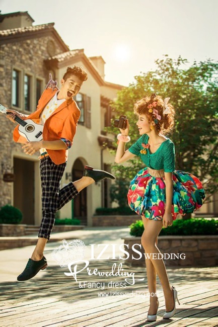 PW007 - **เลิกผลิตค่ะ** ชุดคู่ถ่ายพรีเวดดิ้ง (prewedding dress) & ชุดแต่งงานแฟนซี (Fancy wedding dress)ชายหญิง "ธีมcolourful สีเขียว-ส้ม"