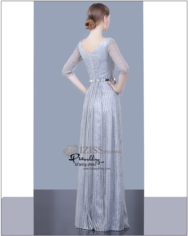 T013 **พรีออเดอร์เดรสชุด glitter สีเทาเงิน**ชุดราตรียาวเลื่อมสีเทาเงินทั้งชุด แขนสั้น เล่นดีเทลซีทรูช่วงแขน เนื้อผ้าโปร่งสลับ glitter แถบลงสีเทาเงิน เข้ารูป สวยงามหรูหราไฮโซมากๆ ค่ะ