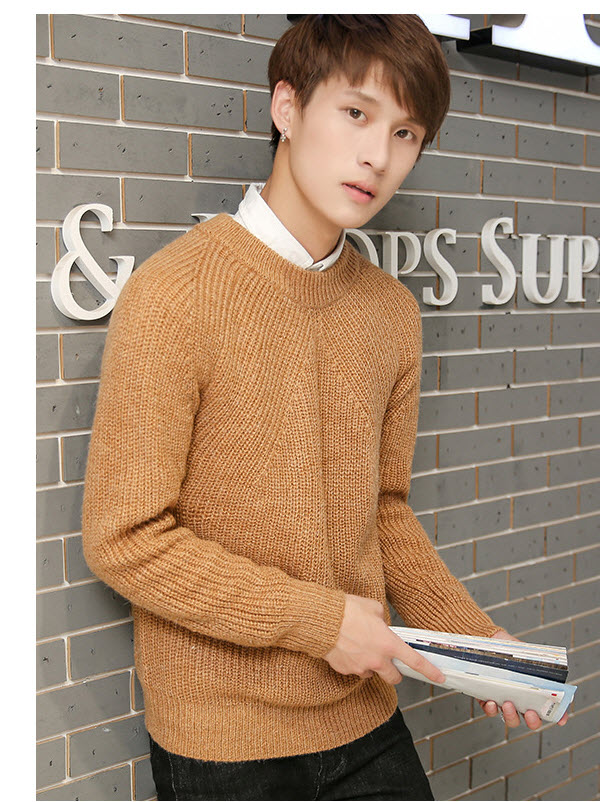 เสื้อไหมพรมผู้ชาย สีน้ำตาล คอกลม แขนยาว สเวตเตอร์ผู้ชาย ผ้าหนา แต่งลายเท่ห์ ยืดหยุ่นได้ดี ใส่กันหนาว ใส่ไปเที่ยวต่างประเทศได้ ใส่เดี่ยวหรือทับด้วยโค้ทอีกทีได้ค่ะ