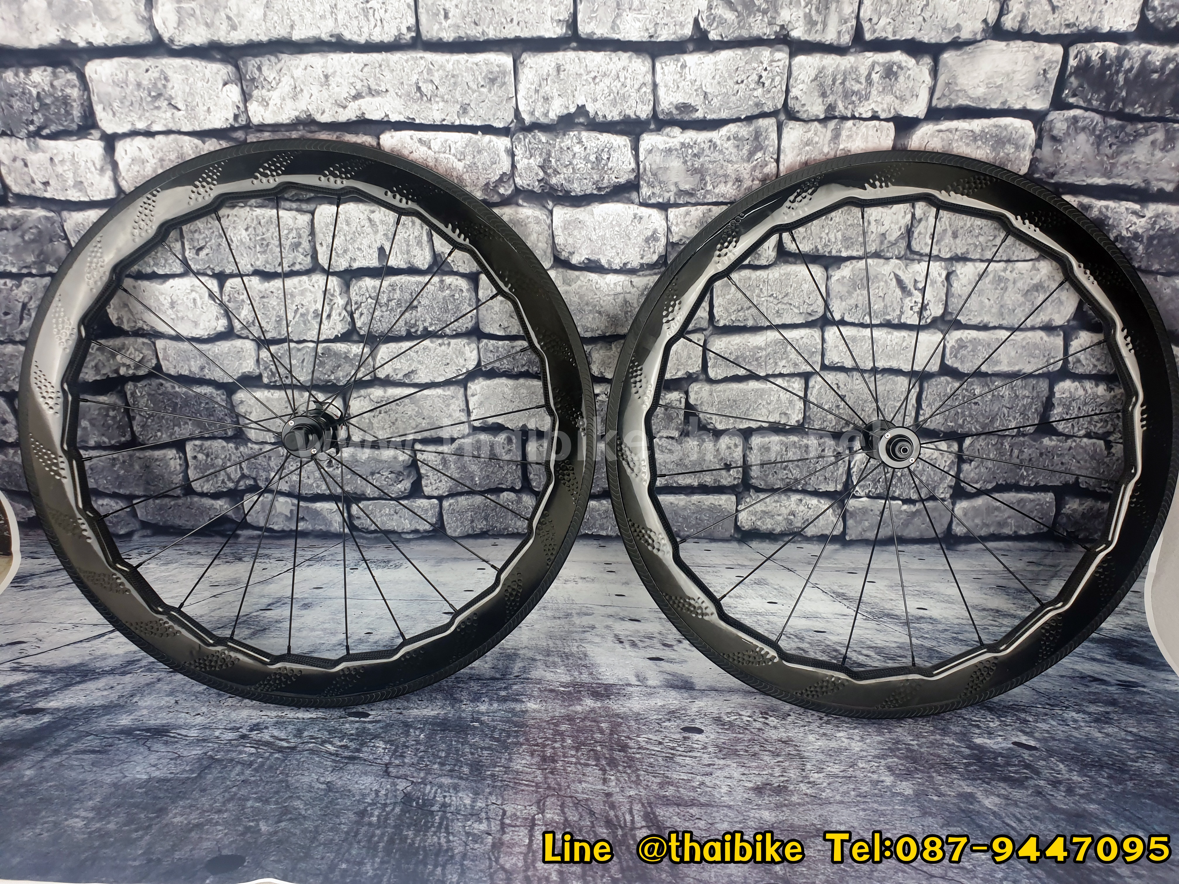 ล้อจักรยานเสือหมอบ ลายคาร์บอน ลายปลาวาฬ 700C