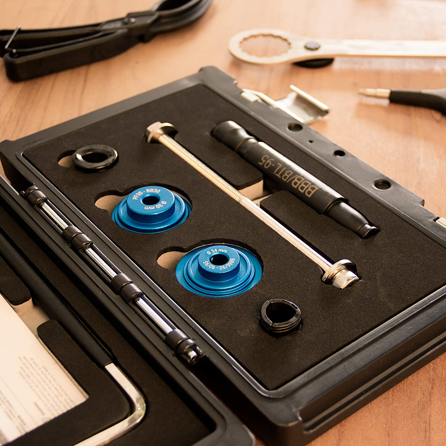 ชุดเครื่องมือถอด ใส่กะโหลกอัดจักรยาน ยี่ห้อ BBB BTL-95 Bracket