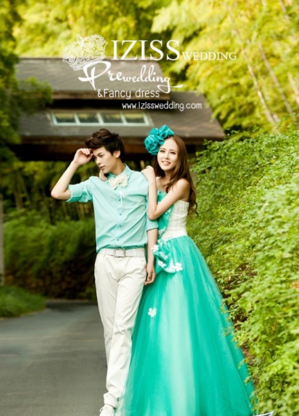 PW133 - Pre order ชุดคู่ถ่ายพรีเวดดิ้ง (prewedding dress) & ชุดแต่งงานแฟนซี (Fancy wedding dress)ชายหญิง "ธีมสีเขียว-ขาว"
