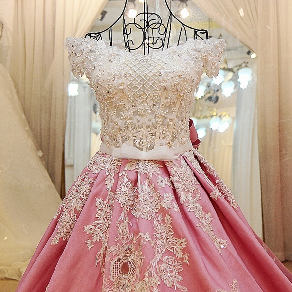 BRL082 **พรีออเดอร์**ชุดแต่งงานสีชมพูหรูหราประดับดอกไม้ผสมเพชรและคริสตัล สวยงามดุจเจ้าหญิง