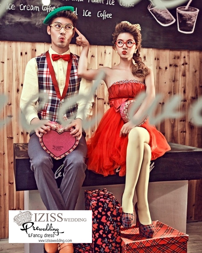 PW216 - Pre order ชุดคู่ถ่ายพรีเวดดิ้ง (prewedding dress) & ชุดแต่งงานแฟนซี (Fancy wedding dress)ชายหญิง "ธีมสีแดง-เหลือง"