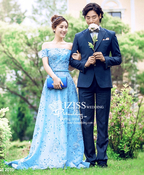 PW479- **พรีออเดอร์**ชุดแต่งงานแฟนซี ชุดเดรสสีฟ้า ชุดถ่ายพรีเวดดิ้ง (prewedding dress) & ชุดแต่งงานแฟนซี (Fancy wedding dress) "ธีมสีฟ้าน้ำเงิน"
