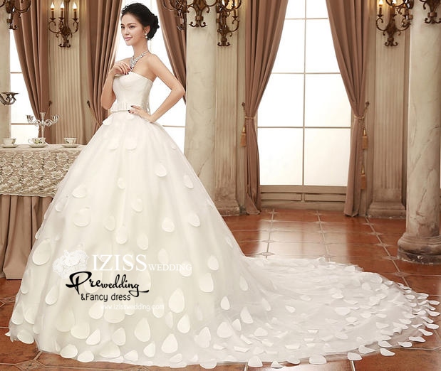 PW296-**พรีออเดอร์ค่ะ**ชุดคู่ถ่ายพรีเวดดิ้ง (prewedding dress) & ชุดแต่งงานแฟนซี (Fancy wedding dress)ชายหญิง "ธีมสีขาว"