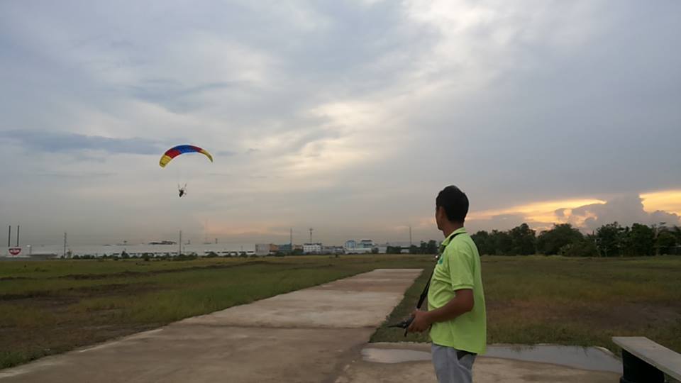 ร่มบินบังคับ One Cell