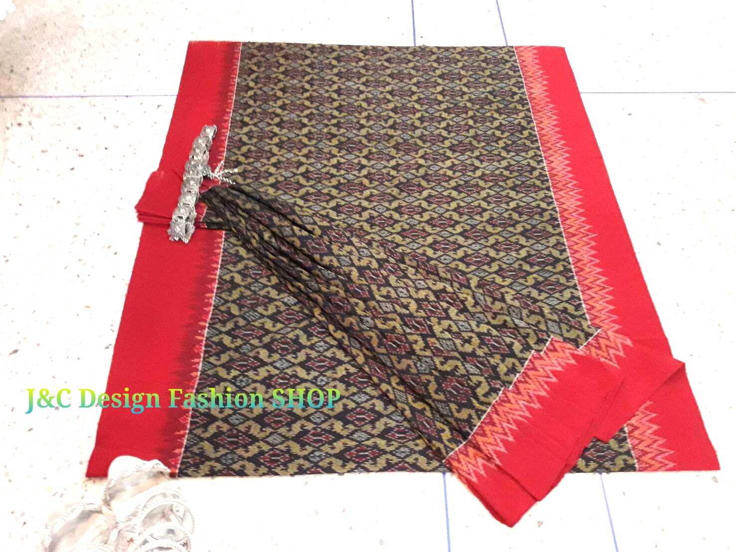 ผ้าซิ่นมัดหมี่ตีนแดง ผ้าซิ่นตีนแดง ผ้าถุงฝ้ายมัดหมี่ตีนแดง ผ้าทอพื้นเมืองบุรีรัมย์ ลายขอนาคเล็ก อัปสรา 2 เมตร