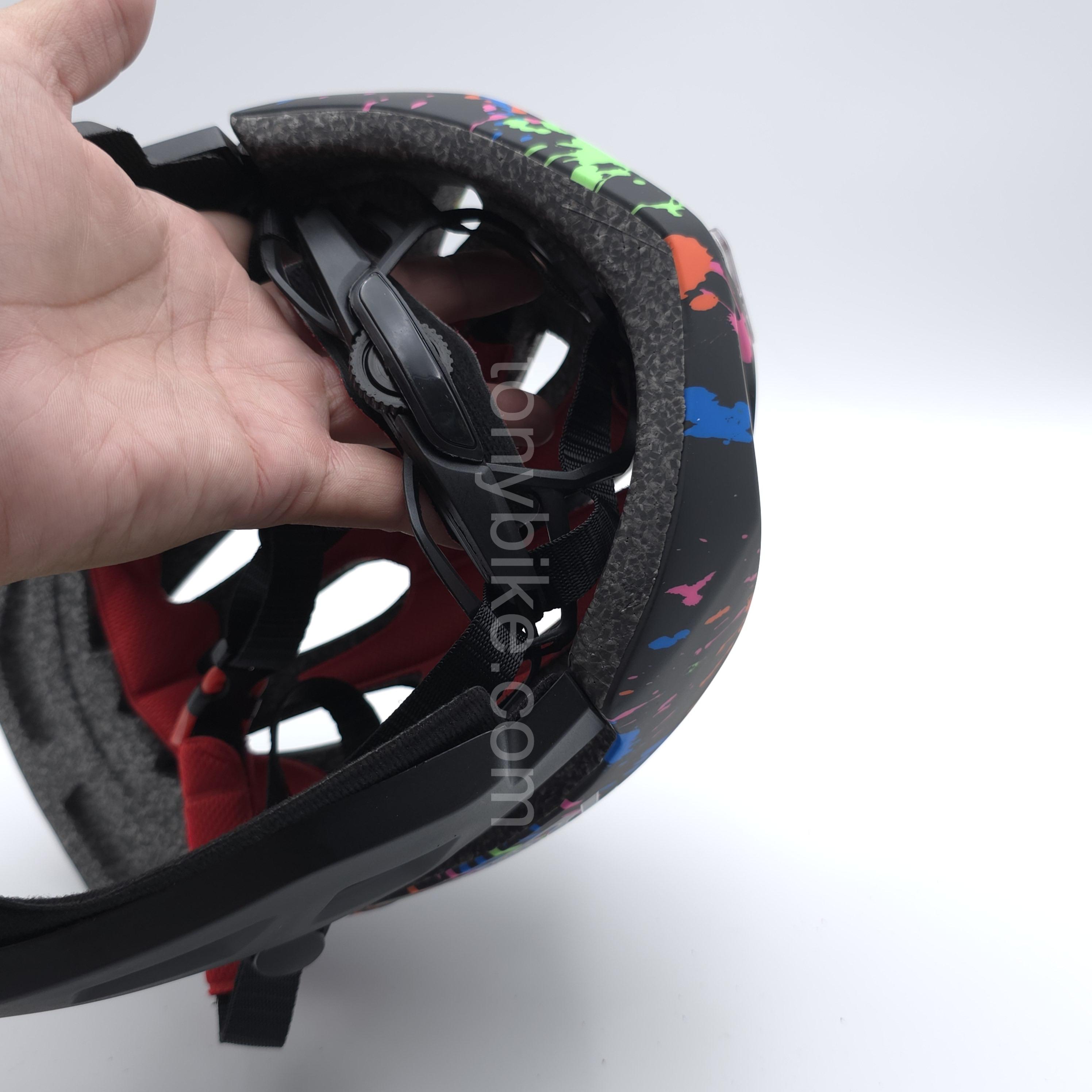 หมวกจักรยานเด็ก เต็มใบ สีดำ ลายเพ้นท์สี 46-53 ซม.