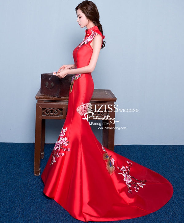 PW448- **พรีออเดอร์สีแดงหางยาว**ชุดกี่เพ้ายาว ชุดยกน้ำชา ชุดถ่ายพรีเวดดิ้ง (prewedding dress) & ชุดแต่งงานแฟนซี (Fancy wedding dress) "ธีมสีแดง"