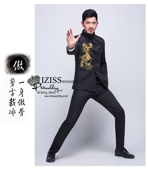 ST005- **พรีออเดอร์**สูทจีนผู้ชายสีดำแขนยาวปักลายมังกรสีทอง ติดกระดุมสีดำ พร้อมกางเกงสีดำขาสอบ ชุดสูทเจ้าบ่าว สูทแฟนซี ถ่ายพรีเวดดิ้ง & ชุดแต่งงานแฟนซี (Fancy wedding dress) สูทผู้ชายสีดำ