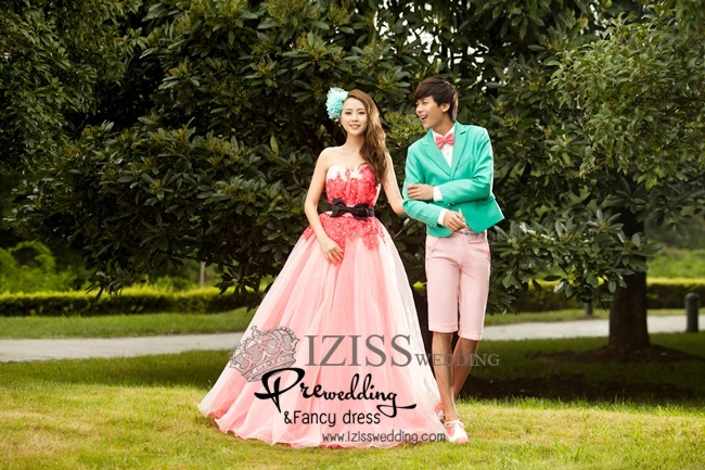 PW108 - Pre order ชุดคู่ถ่ายพรีเวดดิ้ง (prewedding dress) & ชุดแต่งงานแฟนซี (Fancy wedding dress)ชายหญิง "ธีมสีเแดง-เขียว"