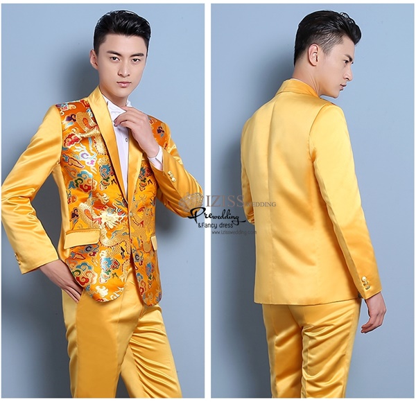ST095 **พร้อมส่งสีน้ำเงินมังกร สีแดง เหลืองแบบหลากสีค่ะ**สูทจีนผู้ชายสีเหลืองแขนยาว ลายมังกรสีทอง ติดกระดุม พร้อมกางเกงสีเหลืองขาสอบ ชุดสูทเจ้าบ่าว สูทแฟนซี ถ่ายพรีเวดดิ้ง & ชุดแต่งงานแฟนซี (Fancy wedding dress) สูทผู้ชายสีเหลือง