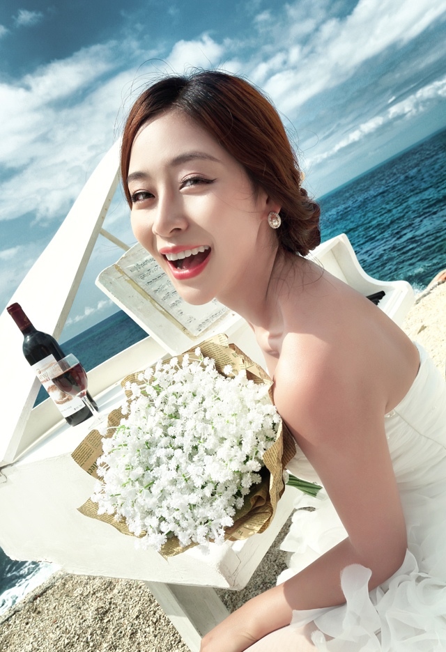 PW402- **พรีออเดอร์**ชุดคู่ถ่ายพรีเวดดิ้ง (prewedding dress) & ชุดแต่งงานแฟนซี (Fancy wedding dress)ชายหญิงสไตล์เจ้าชายเจ้าหญิง "ธีมสีน้ำเงิน"