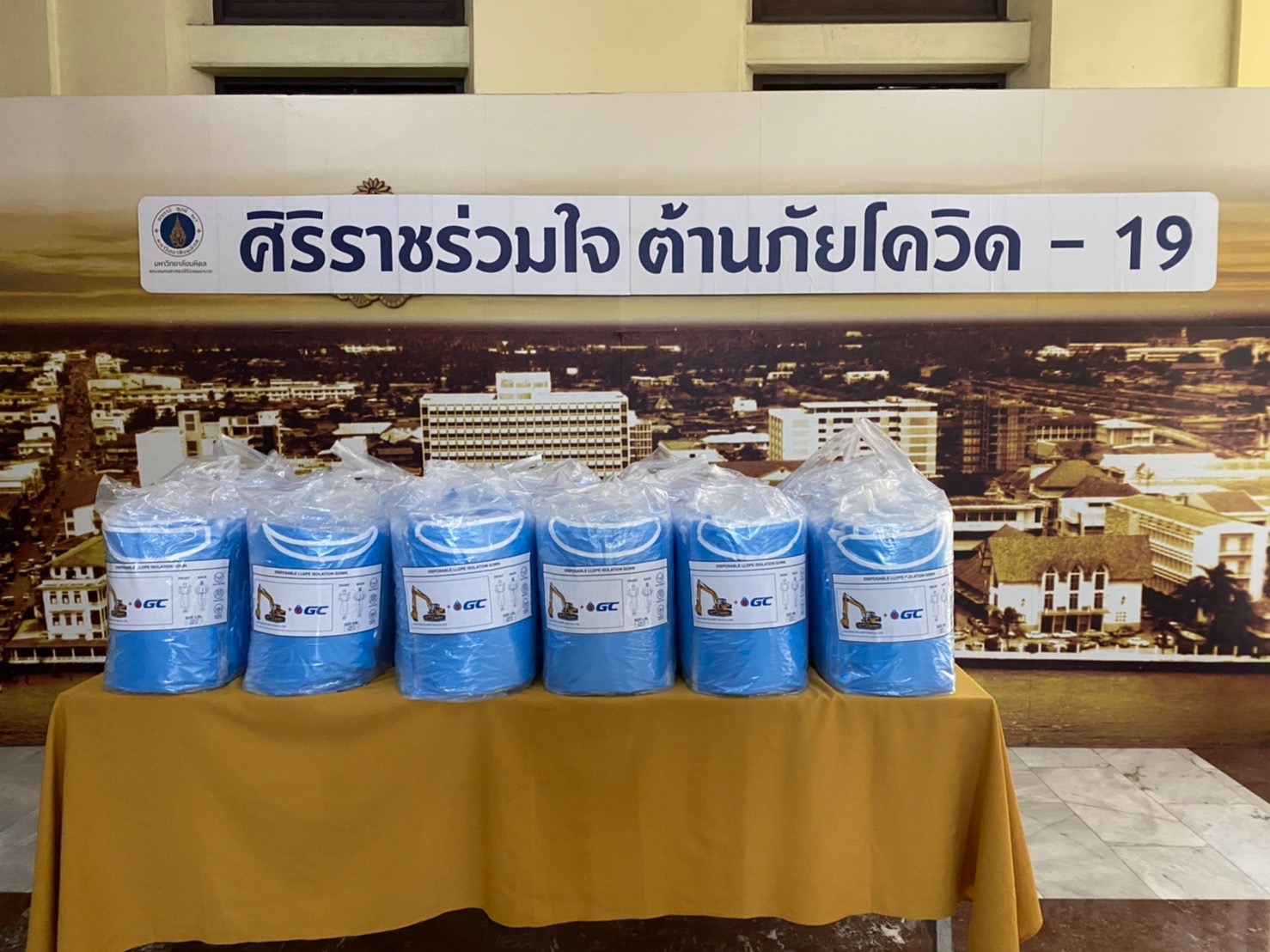 FIRSTPHYSIO ชุดคลุมผ่าตัด ชุดคลุมผ่าตัดสำหรับใช้ครั้งเดียว ชุดป้องกันโควิด 19 DISPOSABLE ISOLATION GOWN