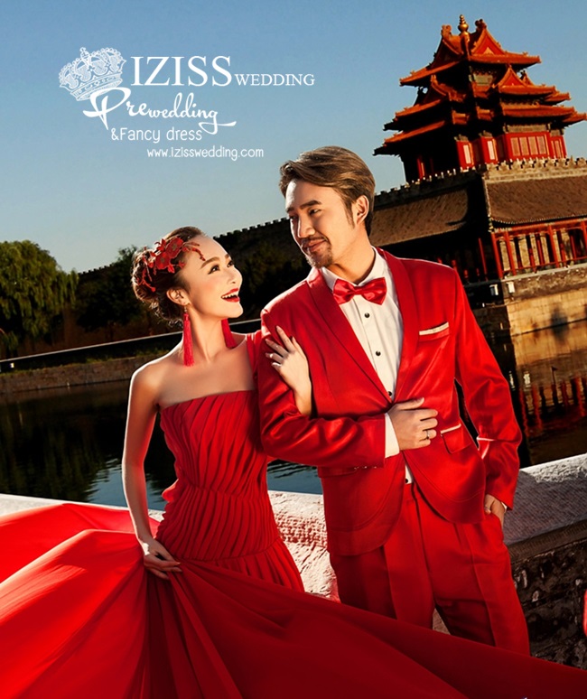 PW222 - **พรีออเดอร์ทั้งเซ็ท**ชุดคู่ถ่ายพรีเวดดิ้ง (prewedding dress) & ชุดแต่งงานแฟนซี (Fancy wedding dress)ชายหญิง "ธีมสีแดง"