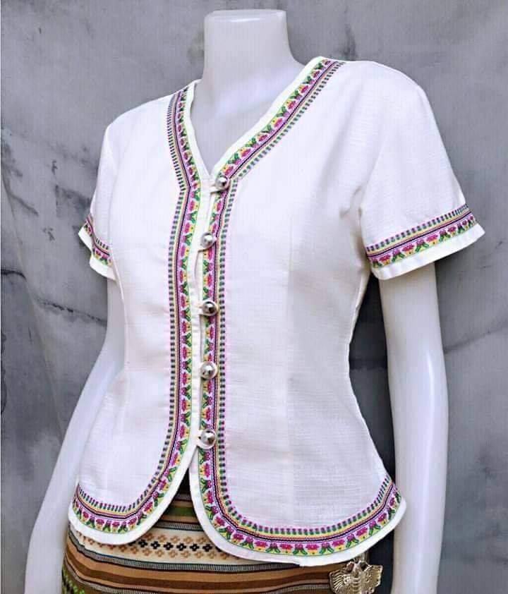 เสื้อผ้าไทยพื้นเมืองสไตน์อิสาน เสื้อผ้าฝ้ายสีขาวภูไทย เสื้อใส่ผ้าซิ่นสีขาว เสื้อผ้าฝ้ายสีขาวคอจีนกระดุมหน้า สำเนา