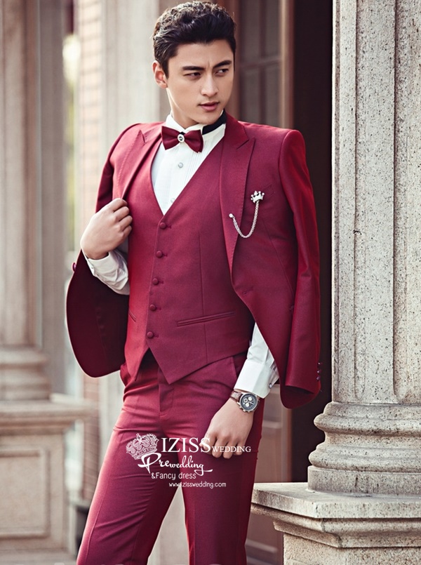 ST017 **พร้อมส่ง**สูทผู้ชายสีแดงแขนยาว พร้อมกางเกง ชุดสูทเจ้าบ่าว สูทแฟนซี ถ่ายพรีเวดดิ้ง & ชุดแต่งงานแฟนซี (Fancy wedding dress) สูทผู้ชายสีแดง