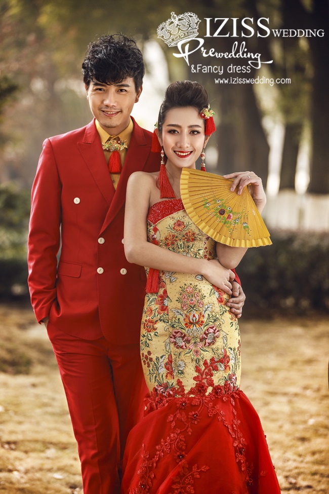 PW266- **พร้อมส่งทั้งเซ็ท**ชุดคู่ถ่ายพรีเวดดิ้ง (prewedding dress) & ชุดแต่งงานแฟนซี (Fancy wedding dress)ชายหญิง "ธีมสีแดง"