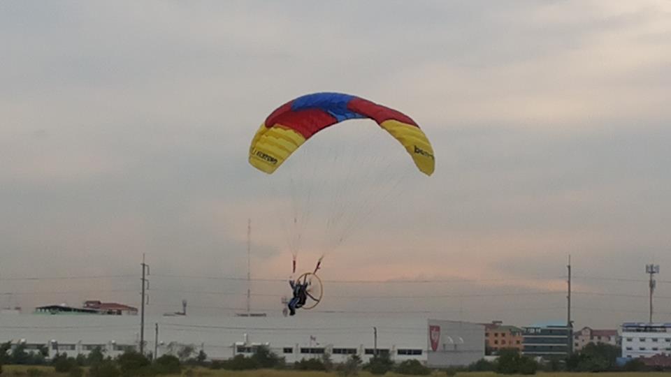 ร่มบินบังคับ One Cell